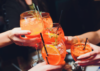 Aperol Spritz Kokteyli Nasıl Hazırlanır? 15 Aperol Spritz Kokteyli Nasıl Hazırlanır?