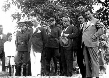 Atatürk ve Yürüyen Köşk 5 Atatürk ve Yürüyen Köşk